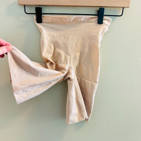 Spanx Seamless Power Mid-Thigh Short Size Medium Soft Nude Shapewear Occasion - Picture 3 of 8